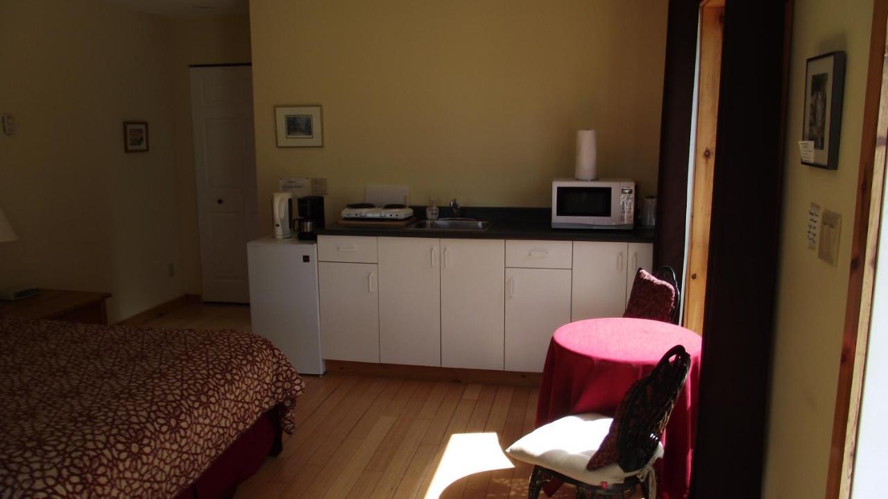 Secret Cove Cottage Suites Halfmoon Bay Exteriér fotografie